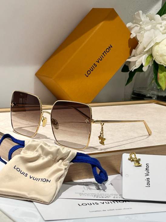 Picture of Louis Vuitton Sunglasses _SKUfw76323953fw